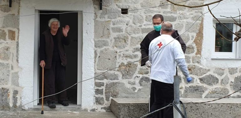 Fotogalerija: Rad Kriznog stožera i volontera na pružanju prve pomoći rizičnim skupinama