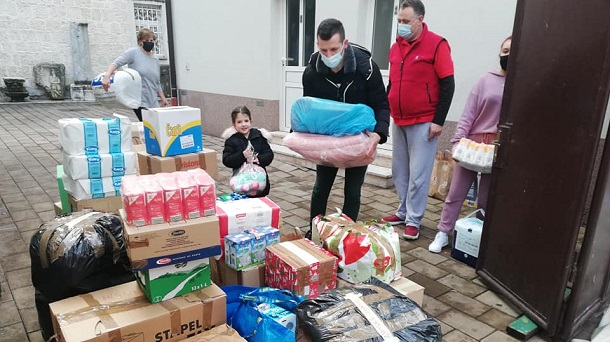 Brojni volonteri Crvenog križa i dalje prikupljaju pomoć za Sisačko-moslavačku županiju