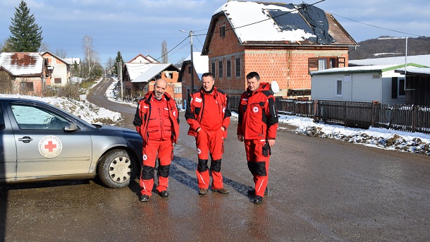 Sinjski volonteri Crvenog križa pomažu stanovnicima Banovine