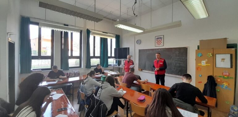 Održano natjecanje iz pružanja prve pomoći ekipa podmlatka i mladih Grada Sinja